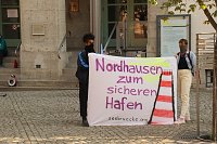 Bild: Demonstrieren unter Corona auf dem Nordh&auml;user Rathausplatz