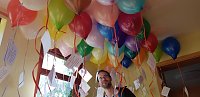 Bild: Schick dein Gebet zum Himmel � fr&ouml;hliche Luftballon-Aktion