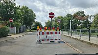 Bild: Aus der n&ouml;rdlichen Albert-Tr&auml;ger-Stra&szlig;e geht nun nichts mehr: 