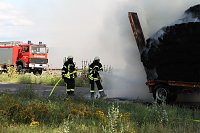 Bild: Ein Strohfeuer auf der Landstra&szlig;e