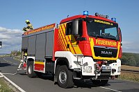 Bild: Ein Strohfeuer auf der Landstra&szlig;e
