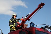Bild: Ein Strohfeuer auf der Landstra&szlig;e