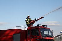 Bild: Ein Strohfeuer auf der Landstra&szlig;e