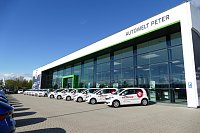 BU: Heute noch vor der Skoda-Autowelt – bald schon in Deutschlands Süden: Zwölf Skoda Citigo sind demnächst als Lieferfahrzeuge für Pizza-Hut in Bayern, Hessen und Sachsen unterwegs. Bild: BU: Heute noch vor der Skoda-Autowelt – bald schon in Deutschlands Süden: Zwölf Skoda Citigo sind demnächst als Lieferfahrzeuge für Pizza-Hut in Bayern, Hessen und Sachsen unterwegs.