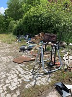 Bild: M&uuml;ll am Schacht Ludwigshall