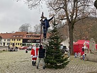 Bild: Ilfelder schm&uuml;cken Weihnachtsbaum