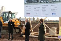 Spatenstich auf der Darre für Wasserstofftankstellen-Werk Bild: Spatenstich auf der Darre für Wasserstofftankstellen-Werk