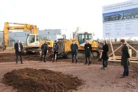 Spatenstich auf der Darre für Wasserstofftankstellen-Werk Bild: Spatenstich auf der Darre für Wasserstofftankstellen-Werk