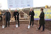 Spatenstich auf der Darre für Wasserstofftankstellen-Werk Bild: Spatenstich auf der Darre für Wasserstofftankstellen-Werk