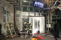 Bild: Feuerwehren im Einsatz an der Atrium-Passage