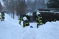 Feuerwehr befreit Anwohner Bild: Feuerwehr befreit Anwohner