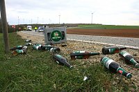 Bild: Unfallflucht und verlorene Ladung auf der B4