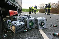 Bild: Unfallflucht und verlorene Ladung auf der B4