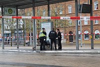 Bild: Herrenlose Tasche auf dem Bahnhofsvorplatz sorgt f&uuml;r Polizeieinsatz