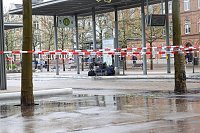 Bild: Herrenlose Tasche auf dem Bahnhofsvorplatz sorgt f&uuml;r Polizeieinsatz