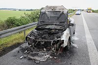 Bild: Auto brennt vollst&auml;ndig aus