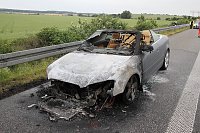 Bild: Auto brennt vollst&auml;ndig aus