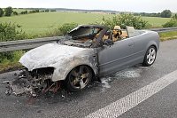 Bild: Auto brennt vollst&auml;ndig aus