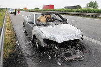 Bild: Auto brennt vollst&auml;ndig aus