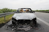 Bild: Auto brennt vollst&auml;ndig aus