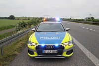 Bild: Auto brennt vollst&auml;ndig aus