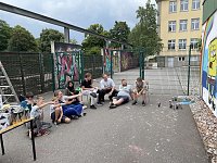 Ferienangebot mit Spraydose - an der Petersbergschule befasste man sich in der zweiten Ferienwoche mit einem Grafitti-Workshop Bild: Ferienangebot mit Spraydose - an der Petersbergschule befasste man sich in der zweiten Ferienwoche mit einem Grafitti-Workshop