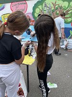 Ferienangebot mit Spraydose - an der Petersbergschule befasste man sich in der zweiten Ferienwoche mit einem Grafitti-Workshop Bild: Ferienangebot mit Spraydose - an der Petersbergschule befasste man sich in der zweiten Ferienwoche mit einem Grafitti-Workshop