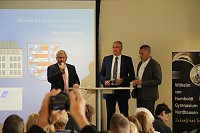 Es ist geschafft: das Oberstufengebäude des Humboldt-Gymnasiums wurde heute Nachmittag offiziell seiner Bestimmung übergeben Bild: Es ist geschafft: das Oberstufengebäude des Humboldt-Gymnasiums wurde heute Nachmittag offiziell seiner Bestimmung übergeben