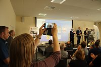 Es ist geschafft: das Oberstufengebäude des Humboldt-Gymnasiums wurde heute Nachmittag offiziell seiner Bestimmung übergeben Bild: Es ist geschafft: das Oberstufengebäude des Humboldt-Gymnasiums wurde heute Nachmittag offiziell seiner Bestimmung übergeben