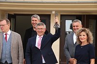 Es ist geschafft: das Oberstufengebäude des Humboldt-Gymnasiums wurde heute Nachmittag offiziell seiner Bestimmung übergeben Bild: Es ist geschafft: das Oberstufengebäude des Humboldt-Gymnasiums wurde heute Nachmittag offiziell seiner Bestimmung übergeben