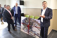 Es ist geschafft: das Oberstufengebäude des Humboldt-Gymnasiums wurde heute Nachmittag offiziell seiner Bestimmung übergeben Bild: Es ist geschafft: das Oberstufengebäude des Humboldt-Gymnasiums wurde heute Nachmittag offiziell seiner Bestimmung übergeben