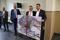 Es ist geschafft: das Oberstufengebäude des Humboldt-Gymnasiums wurde heute Nachmittag offiziell seiner Bestimmung übergeben Bild: Es ist geschafft: das Oberstufengebäude des Humboldt-Gymnasiums wurde heute Nachmittag offiziell seiner Bestimmung übergeben