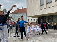 Bild: Die Eleven des Tanzstudio Radeva konnten am Denkmaltag gleich an zwei Orten auftreten