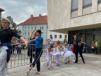 Bild: Die Eleven des Tanzstudio Radeva konnten am Denkmaltag gleich an zwei Orten auftreten