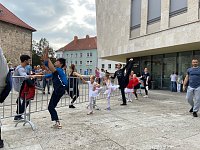 Bild: Die Eleven des Tanzstudio Radeva konnten am Denkmaltag gleich an zwei Orten auftreten