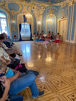 Bild: Die Eleven des Tanzstudio Radeva konnten am Denkmaltag gleich an zwei Orten auftreten