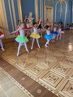 Bild: Die Eleven des Tanzstudio Radeva konnten am Denkmaltag gleich an zwei Orten auftreten
