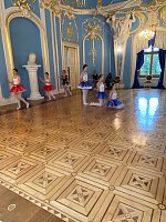 Bild: Die Eleven des Tanzstudio Radeva konnten am Denkmaltag gleich an zwei Orten auftreten