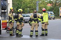 Bild: Die Polizei nimmt einen Mann fest, der ein Haus anz&uuml;nden wollte