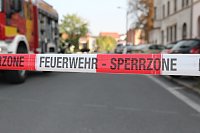 Bild: Die Polizei nimmt einen Mann fest, der ein Haus anz&uuml;nden wollte