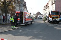 Bild: Die Polizei nimmt einen Mann fest, der ein Haus anz&uuml;nden wollte
