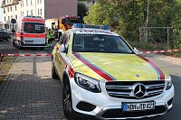 Bild: Die Polizei nimmt einen Mann fest, der ein Haus anz&uuml;nden wollte