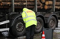 Bild: Holzlasterkontrolle in Niedersachswerfen