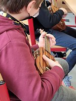 Unterricht in der Ukulele-Klasse Bild: Unterricht in der Ukulele-Klasse