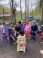Bild: Kindergarten zu Besuch beim K&ouml;hlerverein