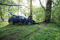Bild: Das Unfallauto wird geborgen