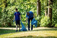 Aufräum-Aktion der Humbolt-Schüler im Stadtpark Bild: Aufräum-Aktion der Humbolt-Schüler im Stadtpark