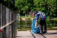 Aufräum-Aktion der Humbolt-Schüler im Stadtpark Bild: Aufräum-Aktion der Humbolt-Schüler im Stadtpark