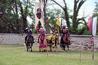 Ritterspektakel auf der Ronneburg zum Pfingstsamstag Bild: Ritterspektakel auf der Ronneburg zum Pfingstsamstag