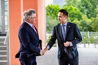 US General Konsul Ken Toko zu Gast am Humboldt-Gymnasium Bild: US General Konsul Ken Toko zu Gast am Humboldt-Gymnasium